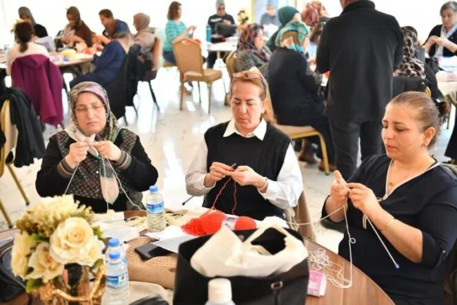 Yeşilyurt'ta Şişler Konuştu, Nefes Kesen Örgü Maratonu