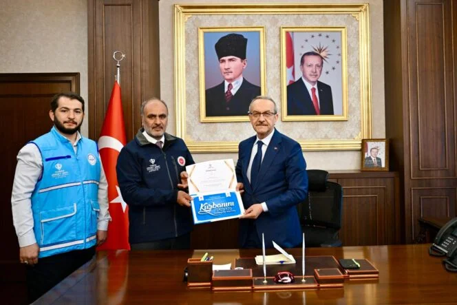 Vali Seddar Yavuz’dan TDV’ye Kurban Bağışı